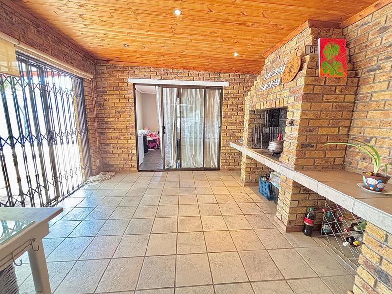 4 Bedroom Property for Sale in Richwood Western Cape